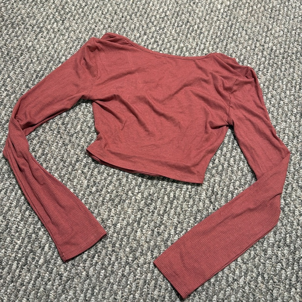 ⭐️5/$15⭐️ Ring crop top - Picture 4 of 4